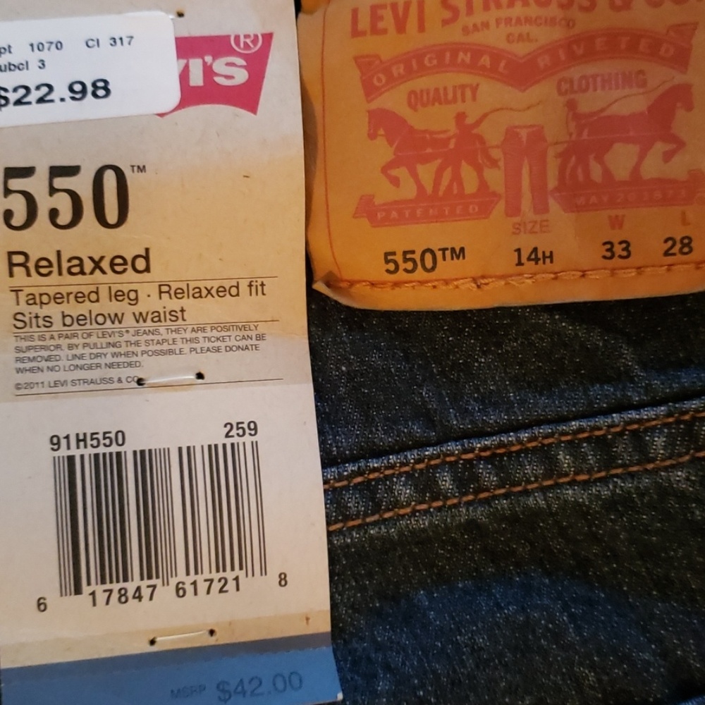 Levis - Picture 3 of 5